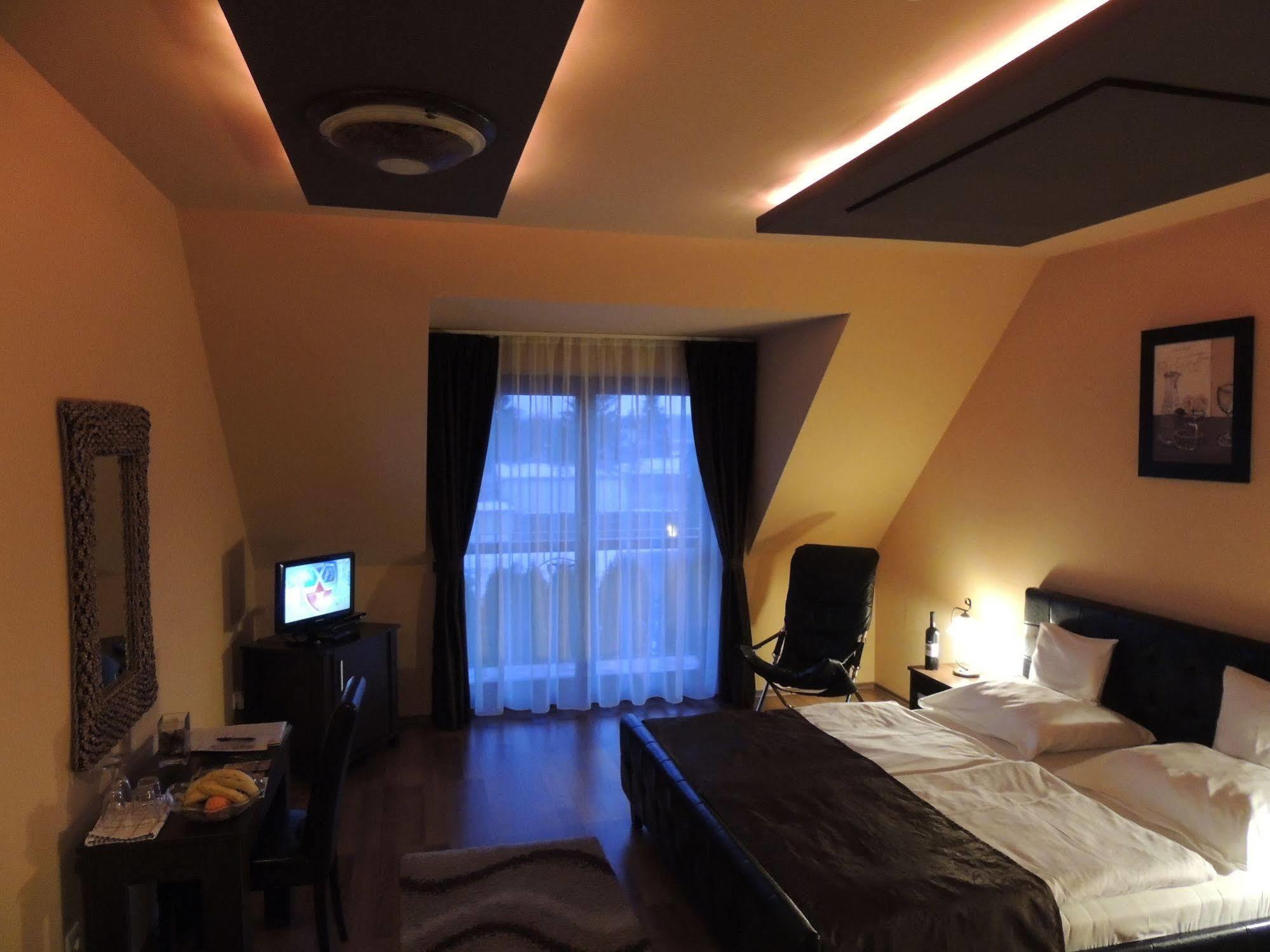Bajor Panzio Buek-Buekfuerdo, Adults Friendly 12 Plus Εξωτερικό φωτογραφία